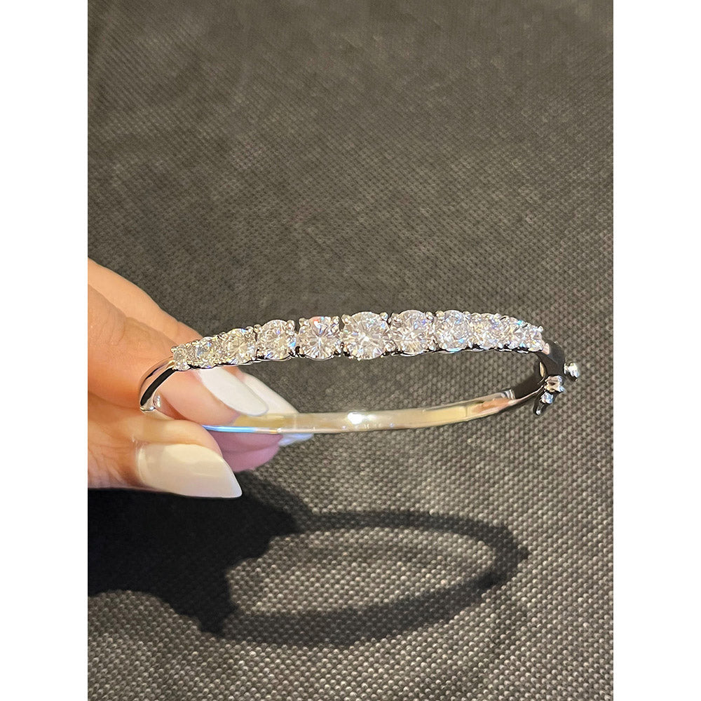 Mon Tresor Graded Round 1/4 Oval Bangle - White