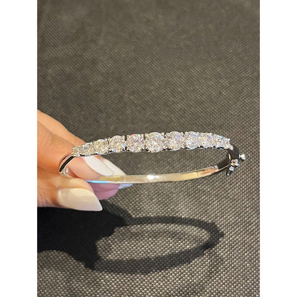 Mon Tresor Graded Round 1/4 Oval Bangle - White