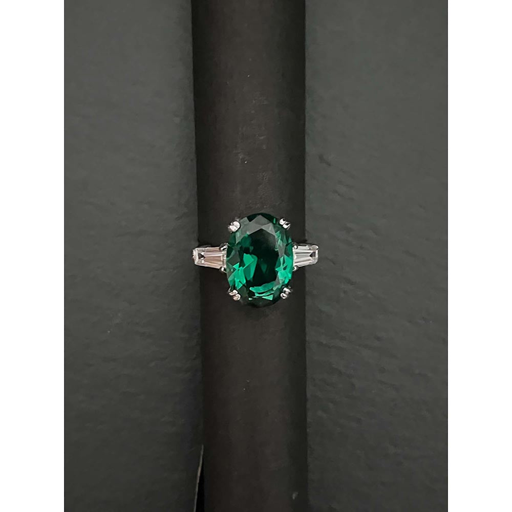 Mon Tresor Oval Green With Baguette Dia