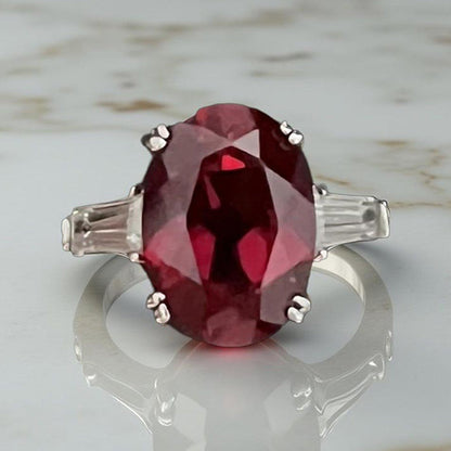 Mon Tresor Oval Red With Baguette Dia