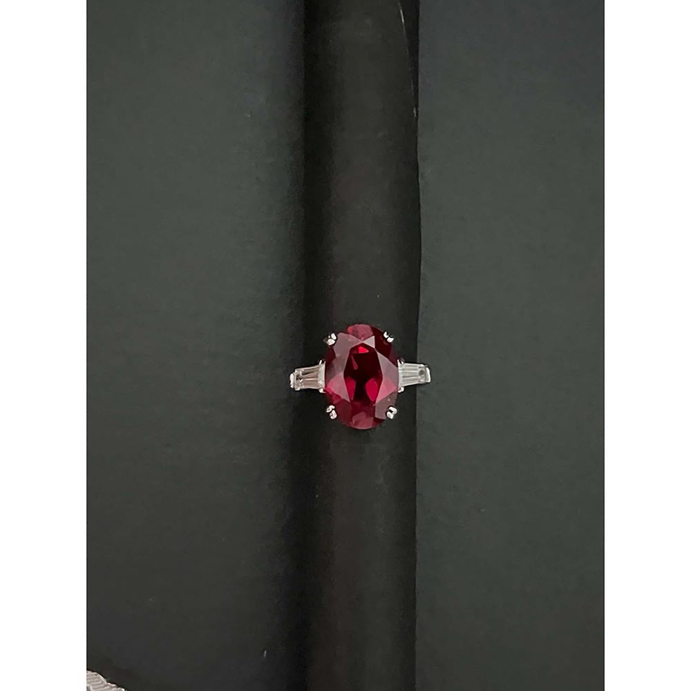 Mon Tresor Oval Red With Baguette Dia