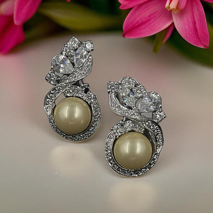 Mon Tresor White Twisted Dia Cluster With Pearl