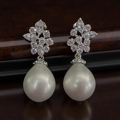 Mon Tresor White Diamond Cluster With Pearl Drop