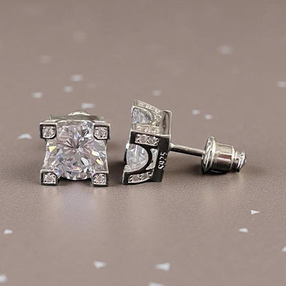 Mon Tresor White 2 Carat Round Solitaire With 4 Corner Diamonds