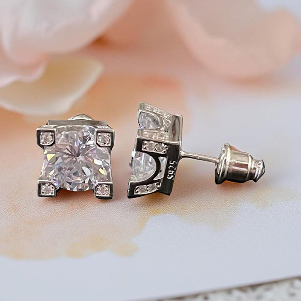 Mon Tresor White 2 Carat Round Solitaire With 4 Corner Diamonds