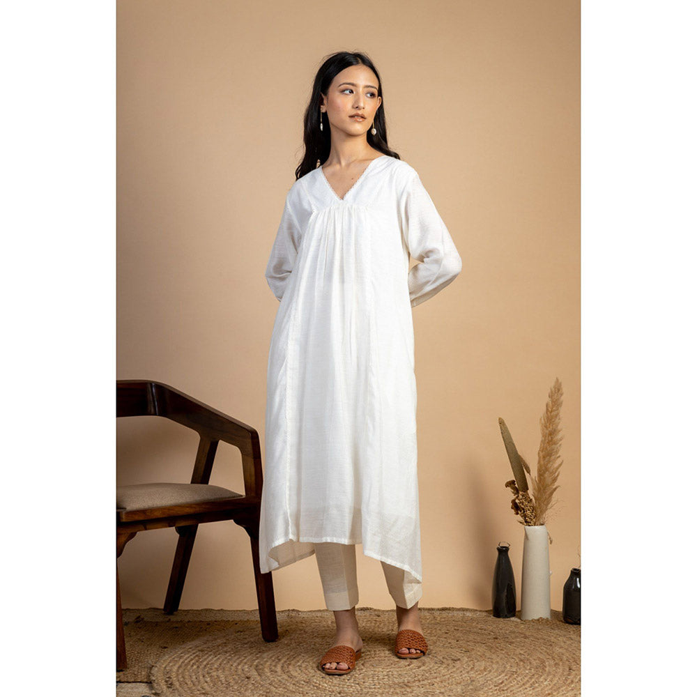 Mushio Women's Bhavya Silk Solid Off White Kurta