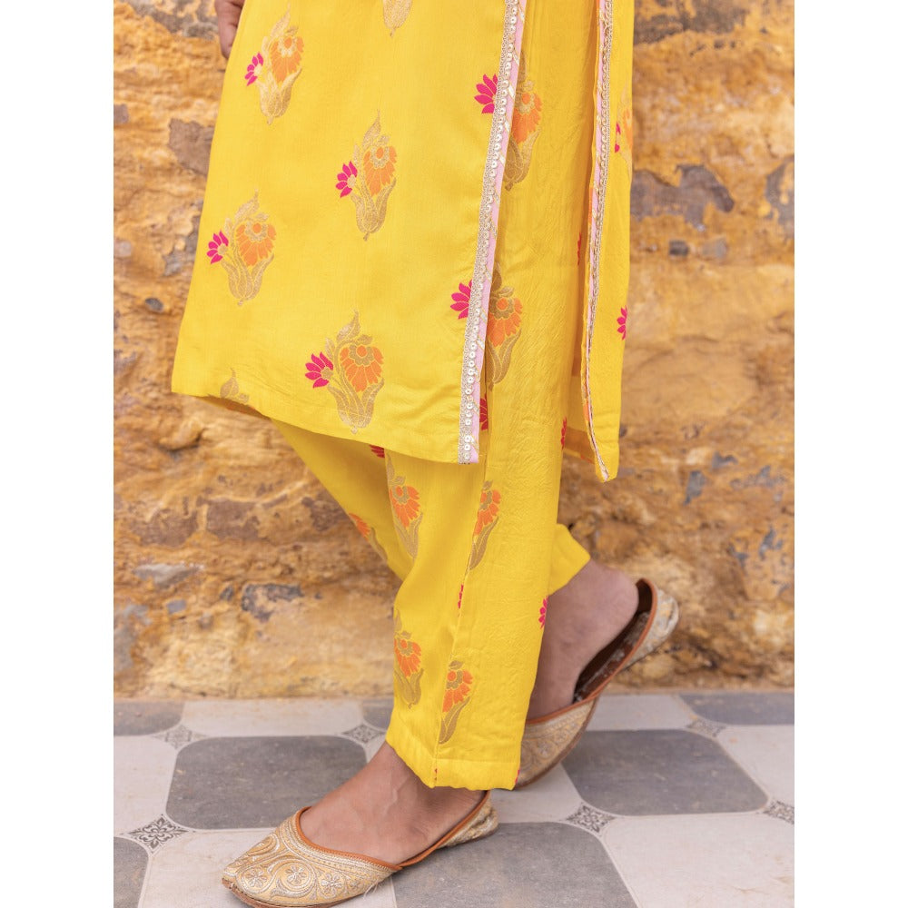 Myaara Yellow Embroidered Ethnic Straight Kurta with Pant and Dupatta (Set of 3)