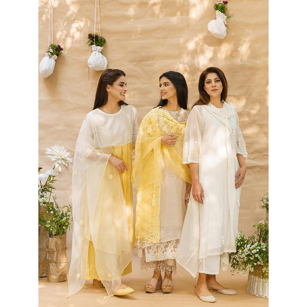 NAAZ BY NOOR Cosmos White Ensemble Kurta With Pant And Dupatta (Set of 3)