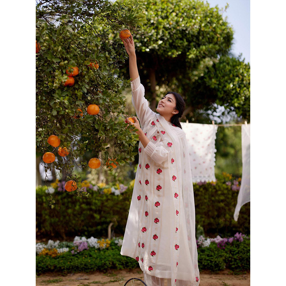 Naaz By Noor White Daisy Kurta with Pant and Dupatta (Set of 3)