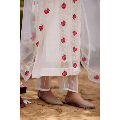 Naaz By Noor White Daisy Kurta with Pant and Dupatta (Set of 3)