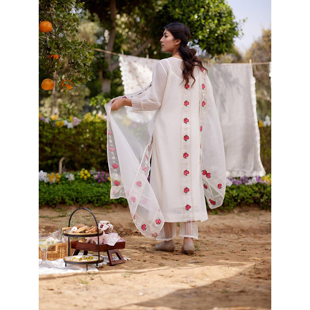 Naaz By Noor White Daisy Kurta with Pant and Dupatta (Set of 3)