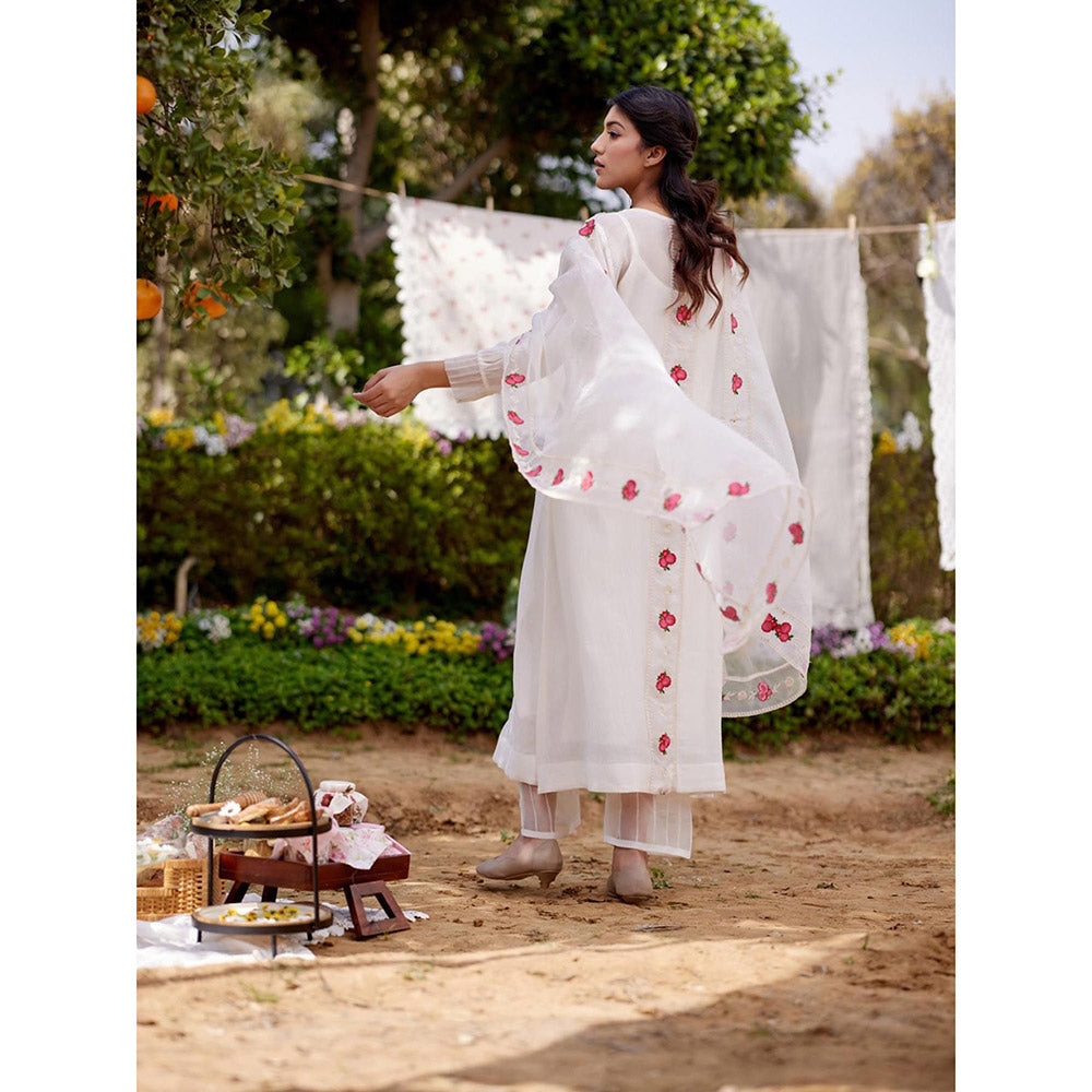 Naaz By Noor White Daisy Kurta with Pant and Dupatta (Set of 3)