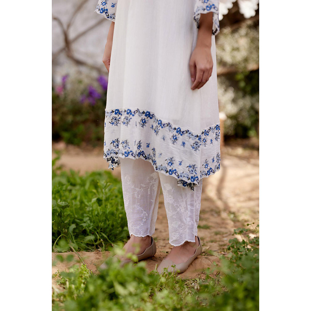 Naaz By Noor White Daisy Kurta with Pant and Dupatta (Set of 3)