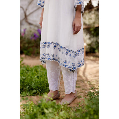 Naaz By Noor White Daisy Kurta with Pant and Dupatta (Set of 3)