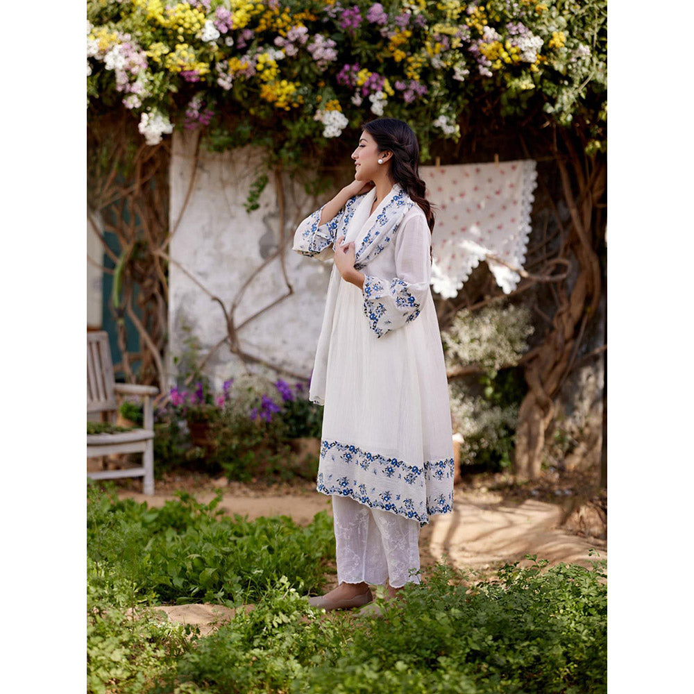 Naaz By Noor White Daisy Kurta with Pant and Dupatta (Set of 3)