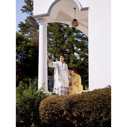 Naaz By Noor White Daisy Kurta with Pant and Dupatta (Set of 3)