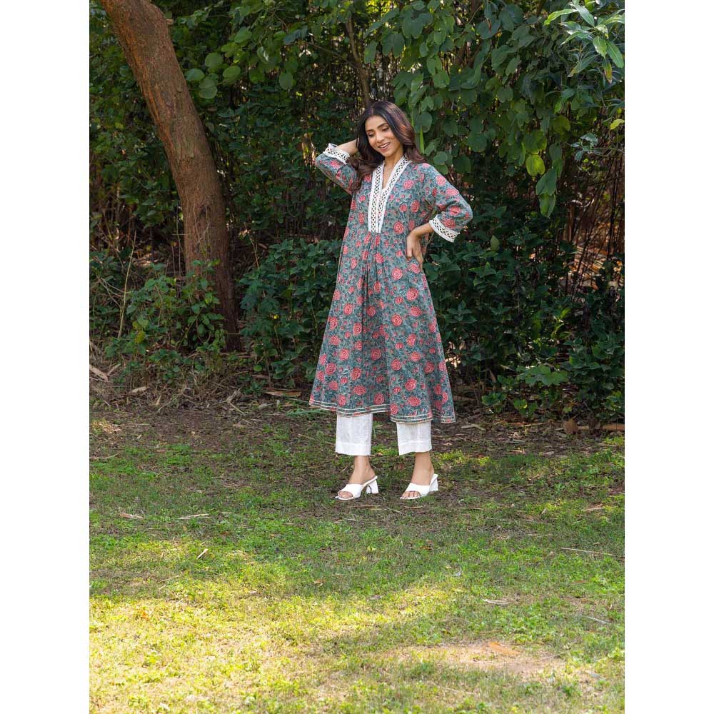 Naseebo Green Dusky Petals Hand-Blocked Cotton Kurta with Pant (Set of 2)