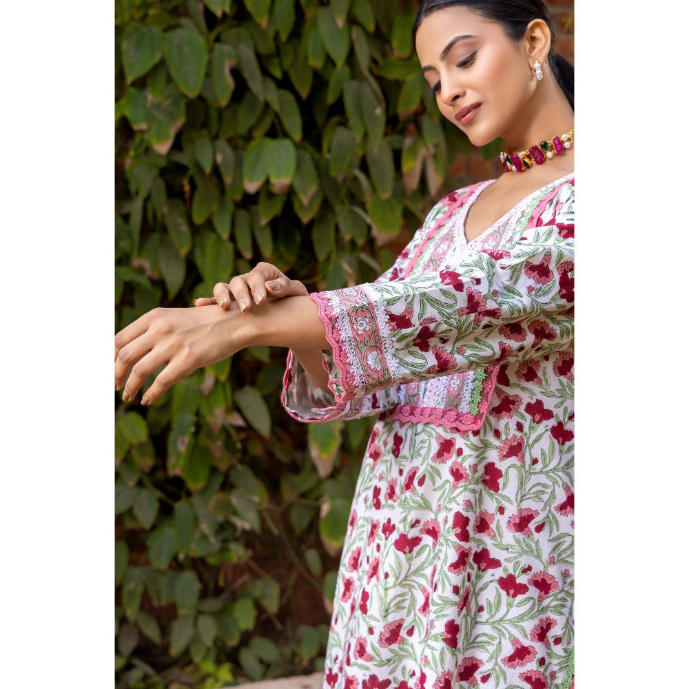 Naseebo White Blooming Grace Hand Blocked Cotton Kurta with Pant and Dupatta (Set of 3)