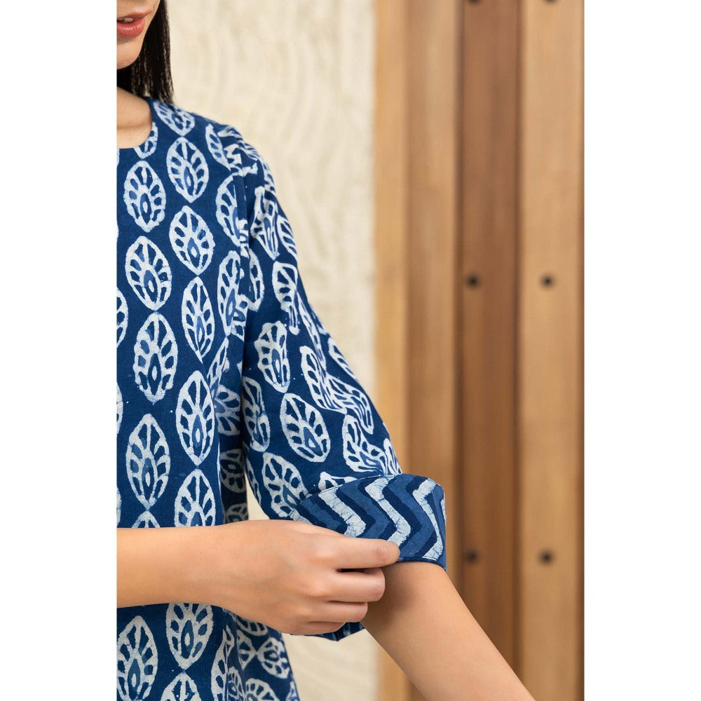 Naseebo Vintage Foliage Blue Kurta with Pant (Set of 2)