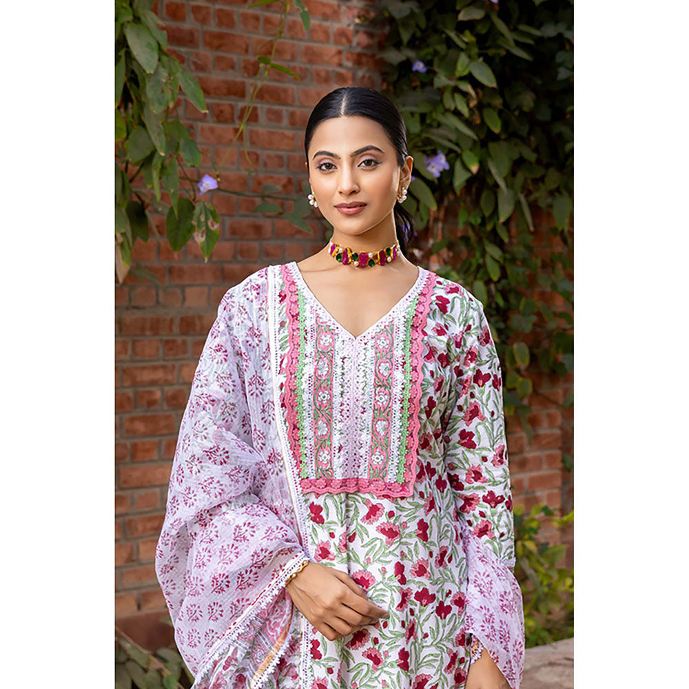 Naseebo Blooming Grace Kurta With Pant And Dupatta