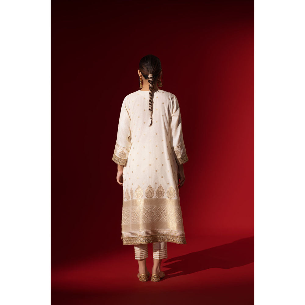 Naseebo Crimson Royale Embroidered Kurta with Pant & Dupatta