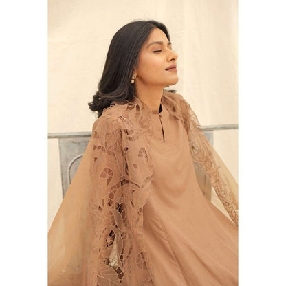 Neelu Sethi Embroidered Kurta and Pant With Organza Dupatta (Set of 3)