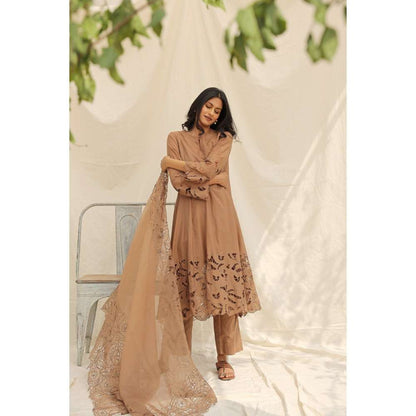 Neelu Sethi Embroidered Kurta and Pant With Organza Dupatta (Set of 3)