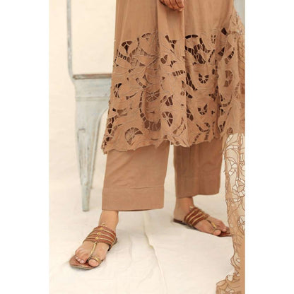 Neelu Sethi Embroidered Kurta and Pant With Organza Dupatta (Set of 3)