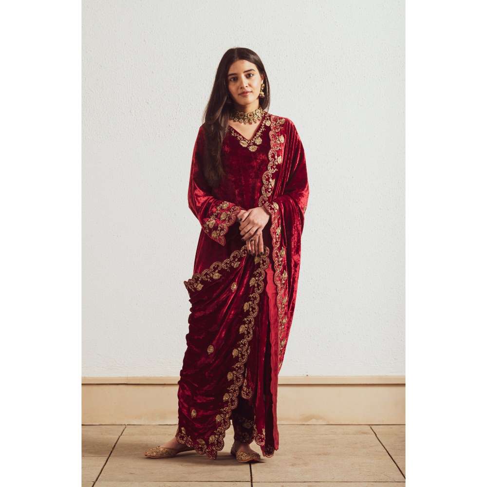 Neelu Sethi Embroidered Velvet Kurta and Pant With Dupatta (Set of 3)