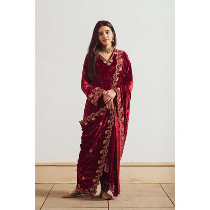 Neelu Sethi Embroidered Velvet Kurta and Pant With Dupatta (Set of 3)