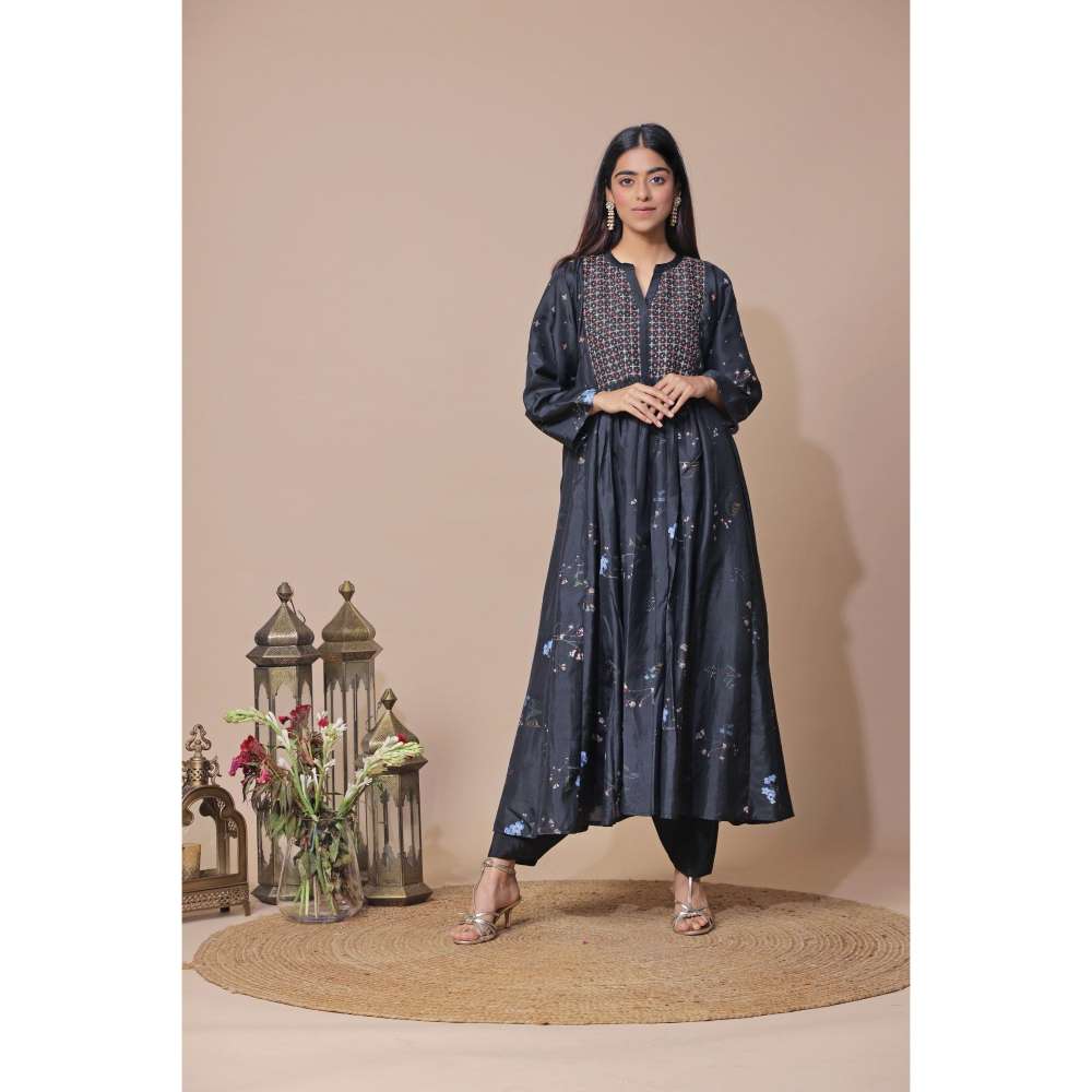 Neelu Sethi Printed Silk Embroidered Kurta With Salwar (Set of 2)
