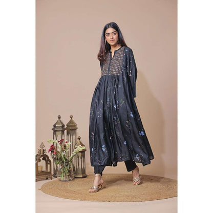 Neelu Sethi Printed Silk Embroidered Kurta With Salwar (Set of 2)