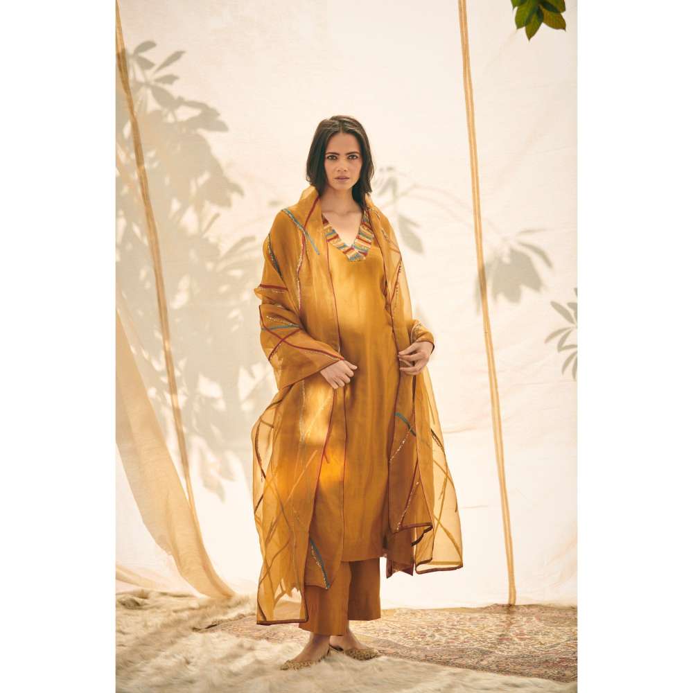 Neelu Sethi Mustard Chanderi Kurta With Pant and Organza Embroidered Dupatta (Set of 3)
