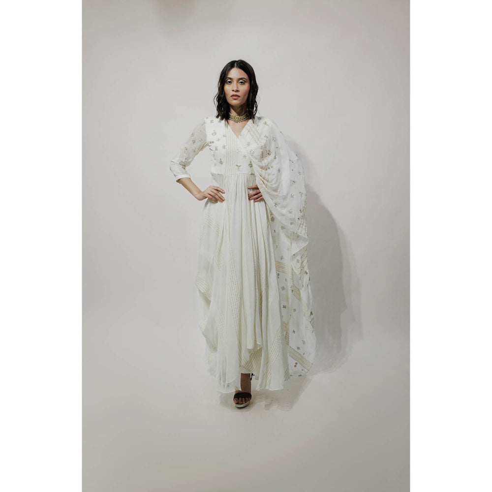 Neha Tarun White Embroidered Kurta with Attached Dupatta and Pant (Set of 2)