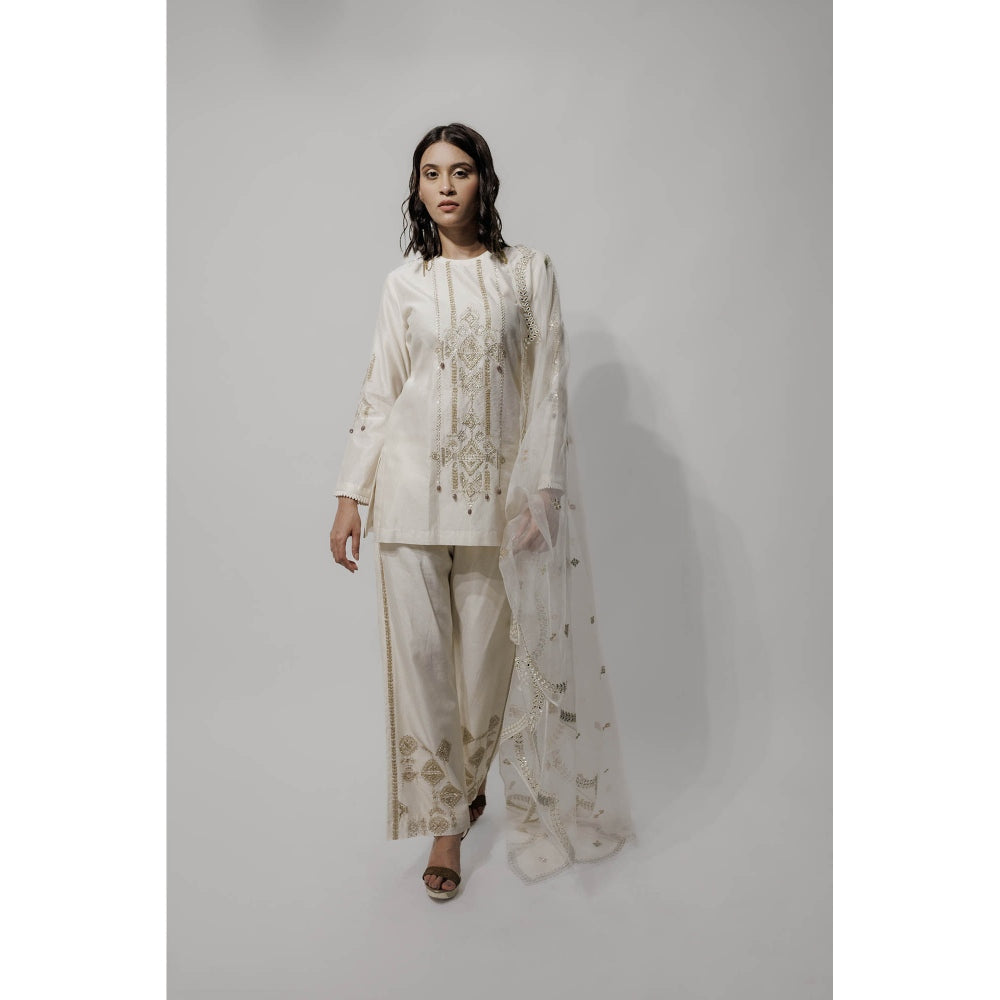 Neha Tarun Off White Short Kurta Wit Pant and Dupatta (Set of 3)
