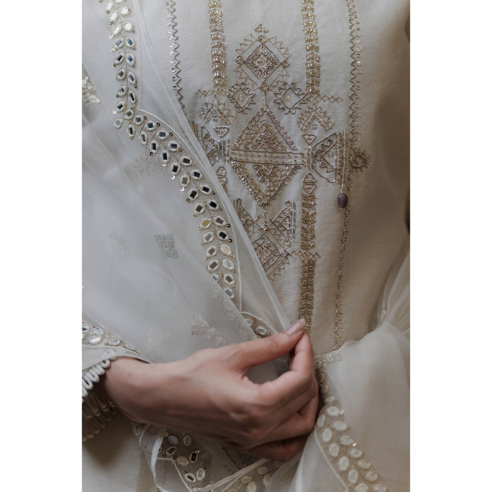 Neha Tarun Off White Short Kurta Wit Pant and Dupatta (Set of 3)