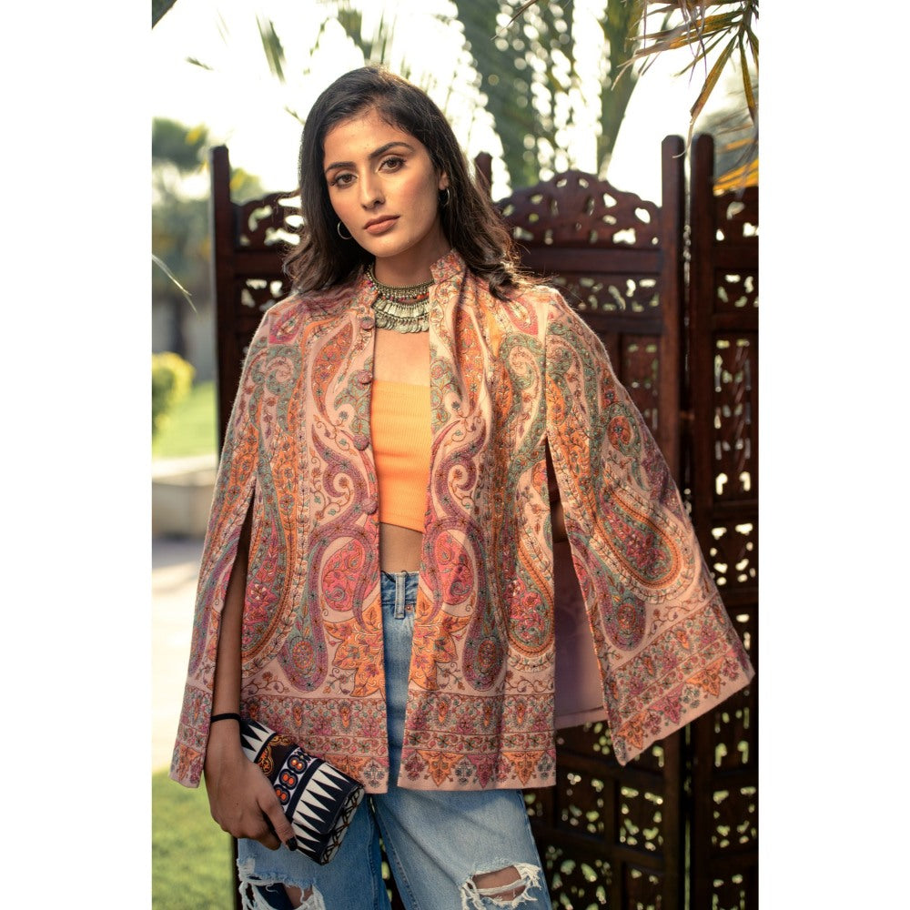 NEIZA Classic Peach Paisley Cape