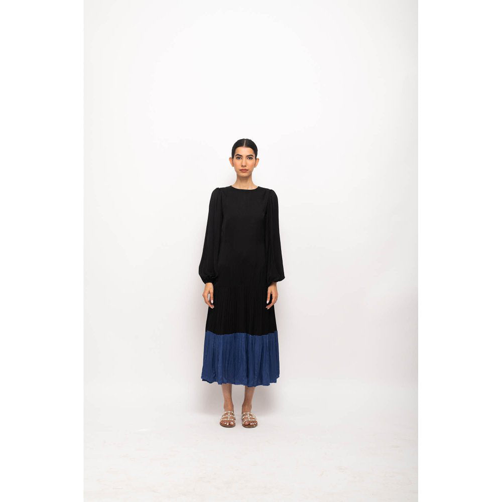NEORA BY NEHAL CHOPRA Black & Navy Blue Gather Maxi Dress