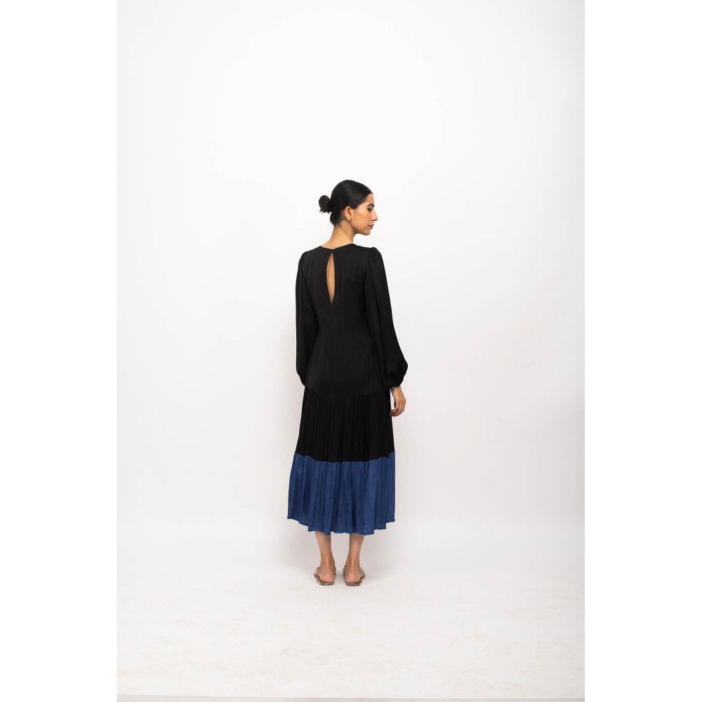 NEORA BY NEHAL CHOPRA Black & Navy Blue Gather Maxi Dress