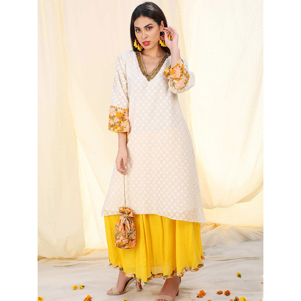 Nikasha White Embellished 3/4th Sleeves Kurta And Skirt With Potli (Set of 3)