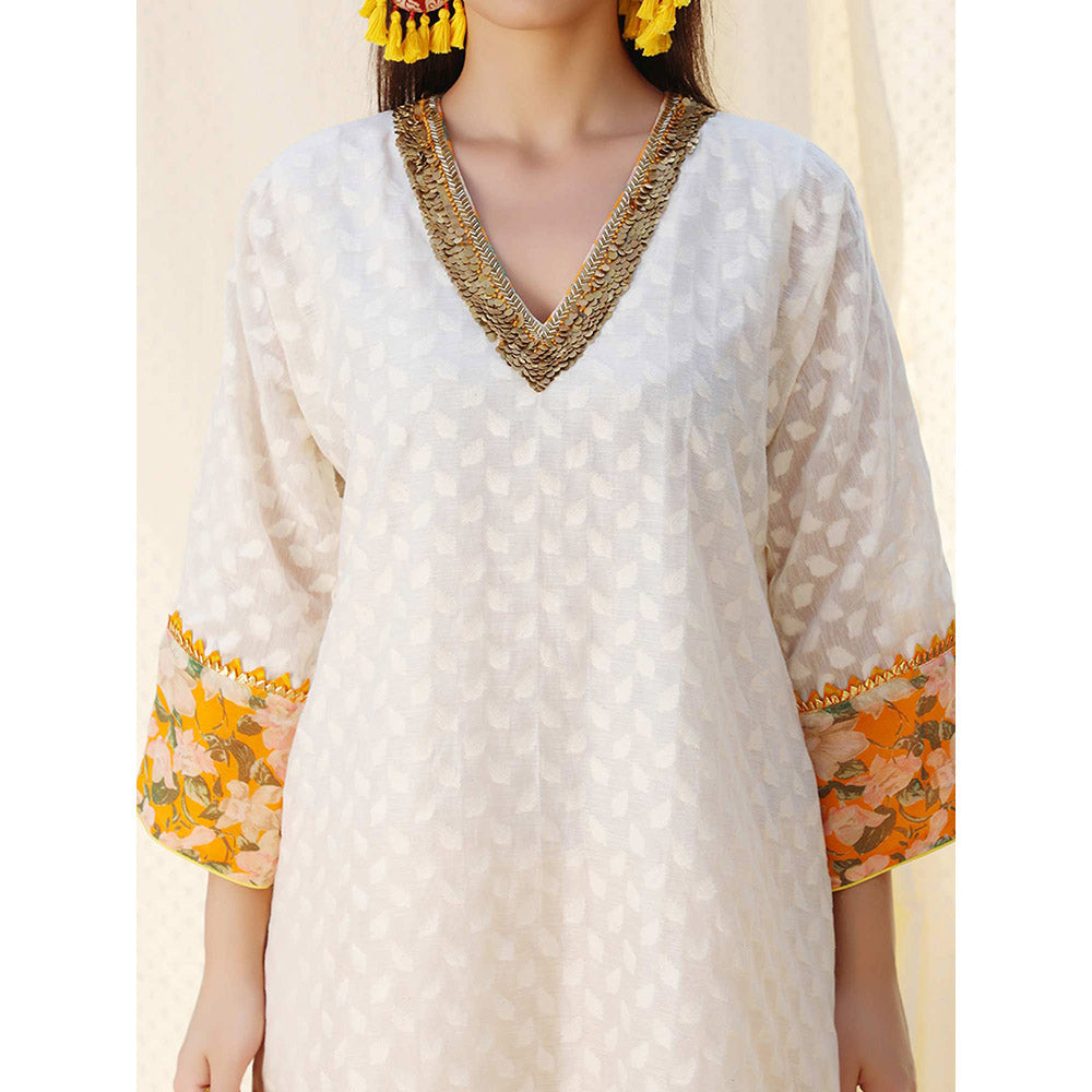 Nikasha White Embellished 3/4th Sleeves Kurta And Skirt With Potli (Set of 3)
