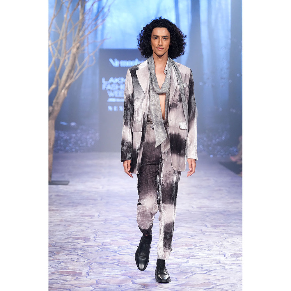 Nirmooha Landscape Print Velvet Pant