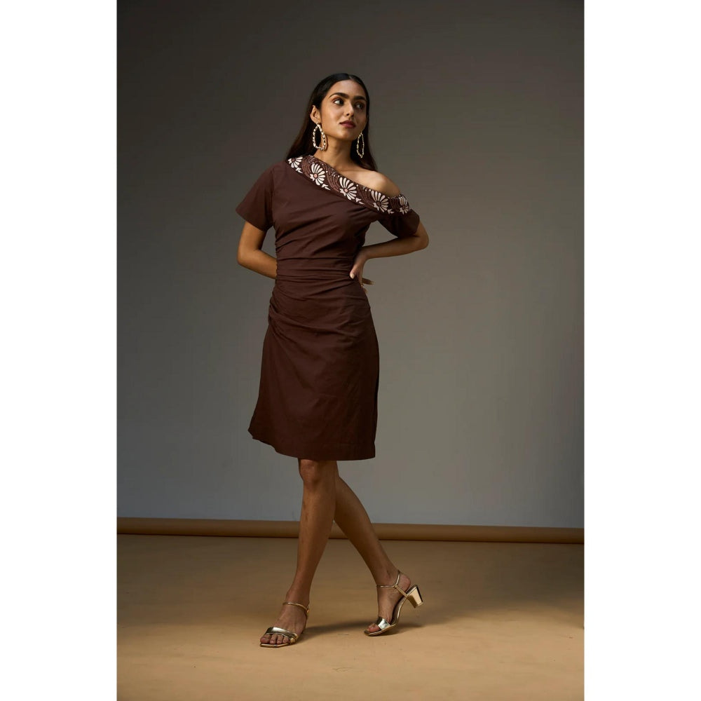 nona Brown Lehr Drop Shoulder Short Dress