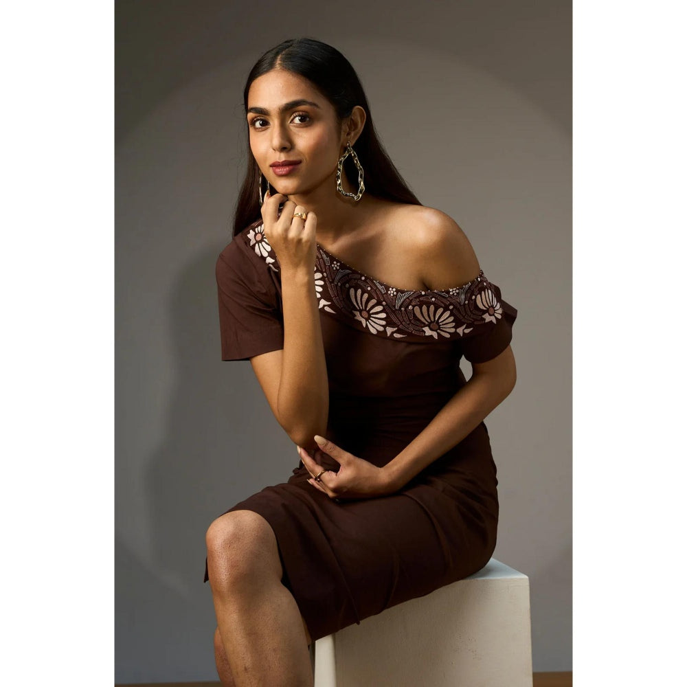 nona Brown Lehr Drop Shoulder Short Dress