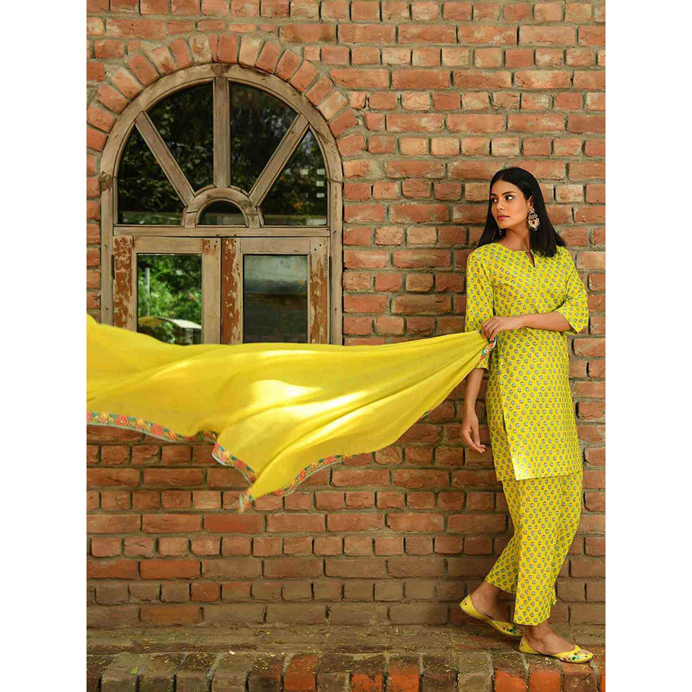 NUHH Joy Of The Sun Kurta Pant & Dupatta (Set of 3)