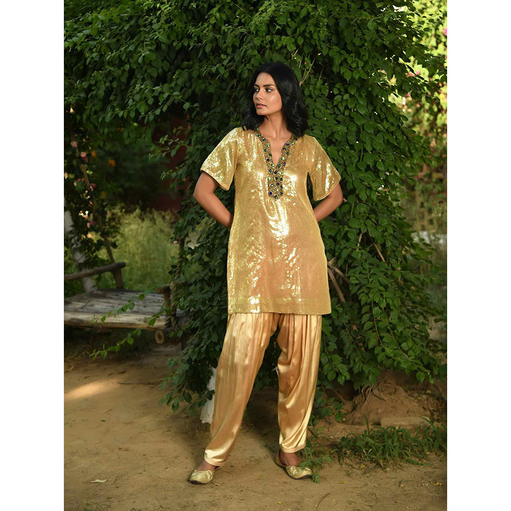 NUHH Short & Showstopper Kurta with Salwar Pant (Set of 2)