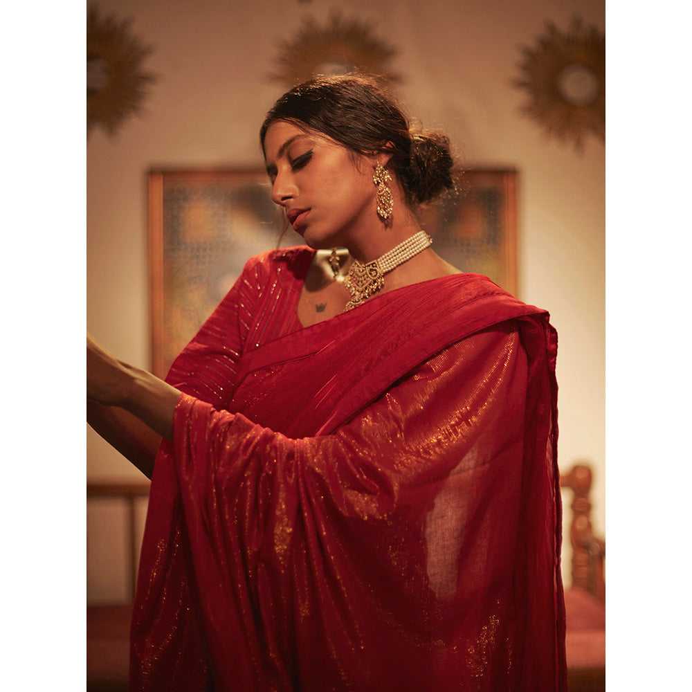 PEELI DORI Red Solid Saree and Unstitched Blouse