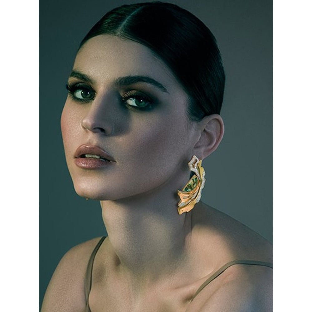 Shaze Edged Curve Earings For Women