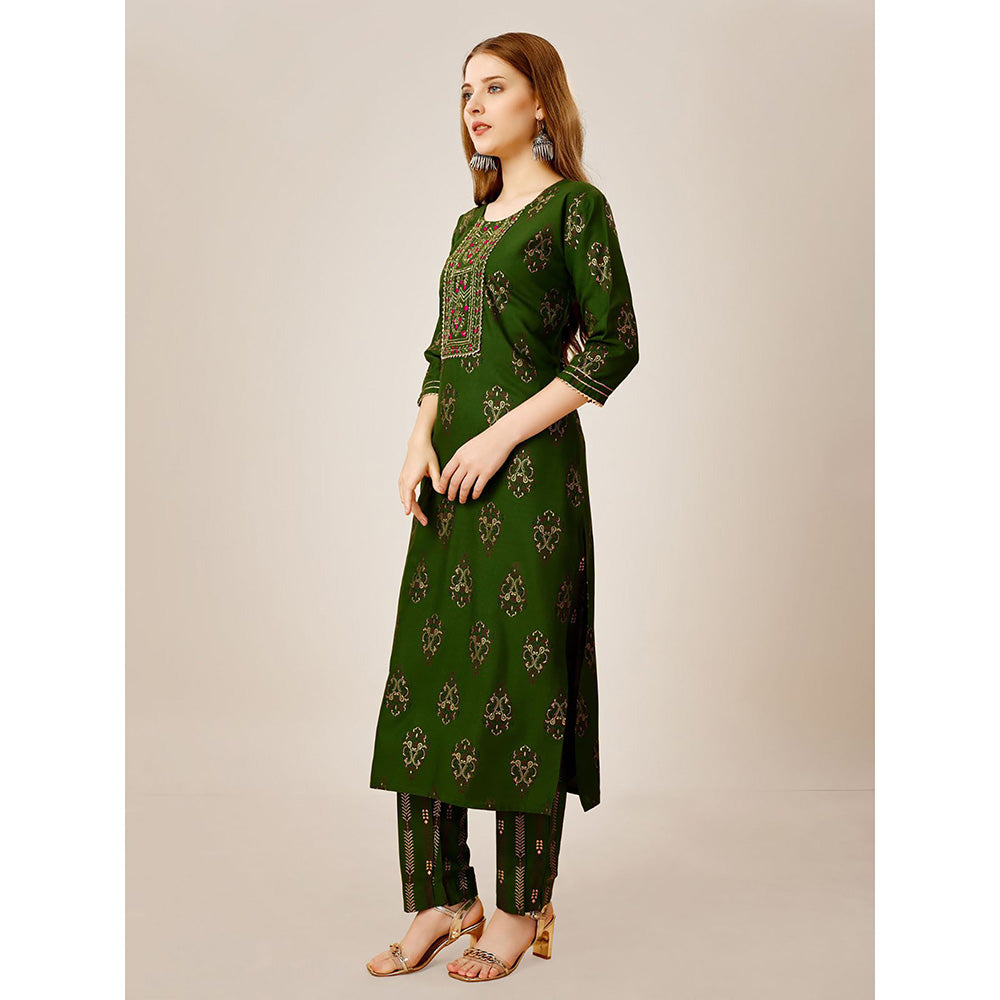 Odette Green Embroidered Rayon Kurta with Pant (Set of 2)