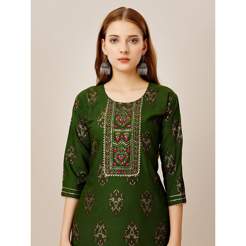 Odette Green Embroidered Rayon Kurta with Pant (Set of 2)